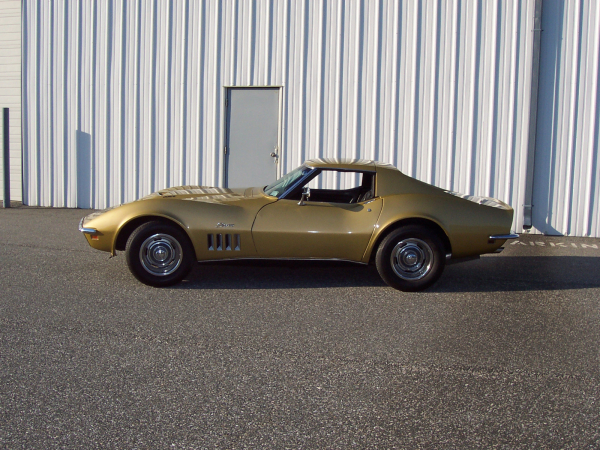 1969 Chevrolet Corvette 427 – Gold Coupe with Big-Block Muscle